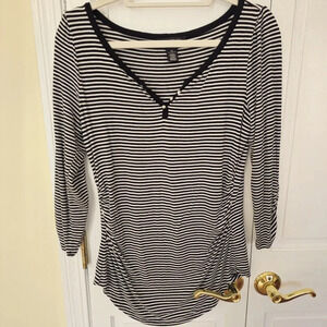 White House Black Markert striped v-neck top size M